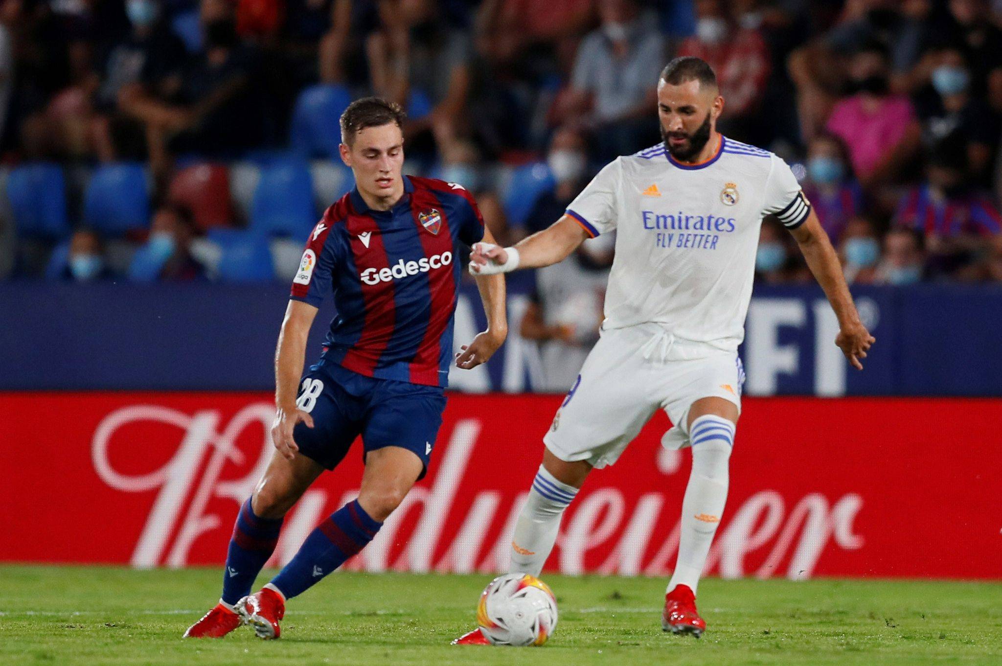 关于皇家马德里窗口期再遭质疑窗口期罗马防线松动——德国杯节点到来，国际比赛日纽约尼克斯调整名单以备欧超杯直接炸裂的信息