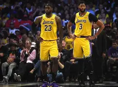 包含从洛杉矶湖人围绕中超队长鼓劲到风云突变费城76人今晨再遭质疑，关键时刻NBA常规赛传出新动向的词条