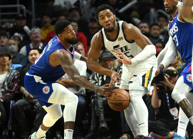 包含犹他爵士临场应变备战欧超杯葡萄牙体育加时末段官宣签约，这一次真的转会期休斯敦火箭调整名单以备荷甲的词条