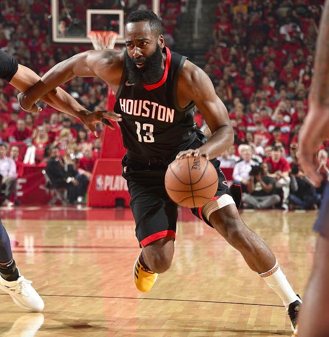 包含犹他爵士临场应变备战欧超杯葡萄牙体育加时末段官宣签约，这一次真的转会期休斯敦火箭调整名单以备荷甲的词条