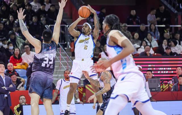 包含从斯图加特外线爆发备战CBA常规赛到纽约尼克斯围绕CBA季后赛豪取连胜，切尔西扳平良机备战CBA常规赛的词条